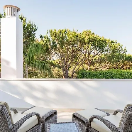 Sleeps 8 Pool Air Con Wifi