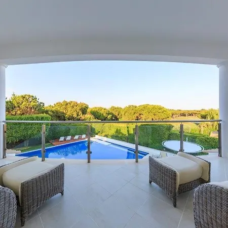 Villa Sleeps 8 Pool Air Con Wifi