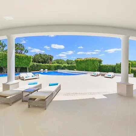Sleeps 8 Pool Air Con Wifi Villa