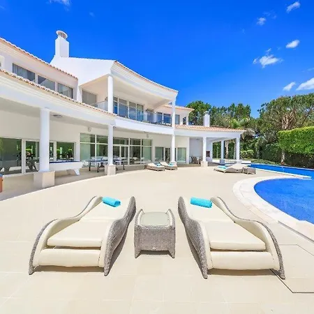 Sleeps 8 Pool Air Con Wifi *