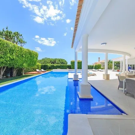 Villa Sleeps 8 Pool Air Con Wifi